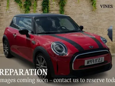 Begagnad Mini Cooper Exclusive 134 HK (98 kW) 2021 Röd Halvkombi