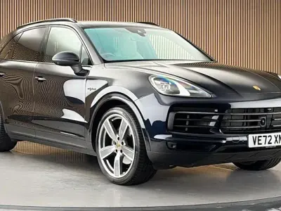Used Porsche Cayenne Platinum Edition 462 HP (339 kW) 2022 Blue SUV
