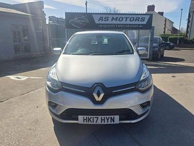Used Renault Clio IV Dynamique 90 HP (66 kW) 2017 Silver Hatchback