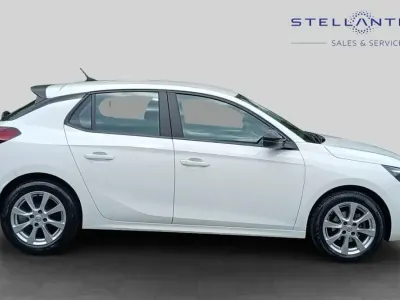Usado Vauxhall Corsa Design Edition 74 HP (54 kW) 2023 Branco Citadino