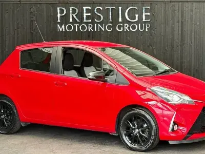 Begagnad Toyota Yaris 107 HK (78 kW) 2019 Röd Halvkombi
