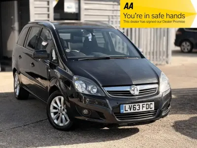 Begagnad Vauxhall Zafira Design Edition 140 HK (102 kW) 2013 Svart Minibuss