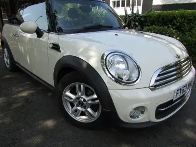 Begagnad Mini Cooper D 2013 Halvkombi