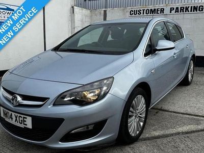 Used Vauxhall Astra Excite 100 HP (73 kW) 2014 Silver Hatchback