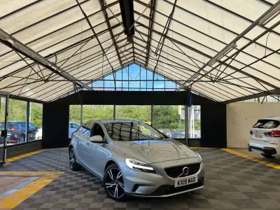 Begagnad Volvo V40 R-Design Pro 152 HK (111 kW) 2019 Silver Halvkombi