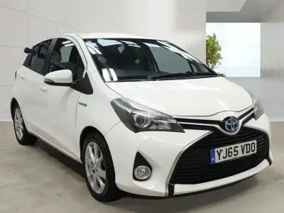 Used Toyota Yaris Sport 100 HP (73 kW) 2015 White Hatchback