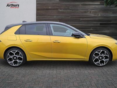 Used Vauxhall Astra Ultimate 128 HP (94 kW) 2024 Yellow/black Hatchback