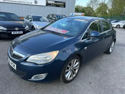 Second-hand Vauxhall Astra Elite 165 CP (121 kW) 2011 Albastru Hatchback