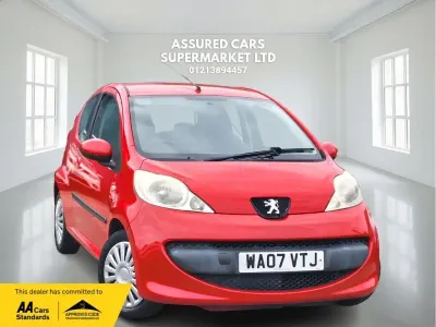 Begagnad Peugeot 107 68 HK (50 kW) 2007 Röd Halvkombi