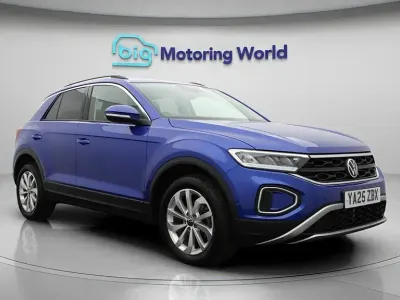 Usado VW T-Roc Match 115 HP (84 kW) 2025 Azul SUV