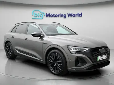 Używany Audi Q8 e-tron Black Edition 300 kW (408 KM) 2023 Szary SUV