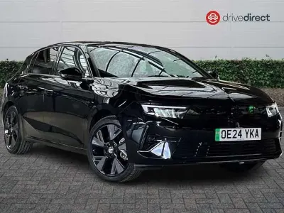 Begagnad Vauxhall Astra 114 kW (156 HK) 2024 Svart Halvkombi
