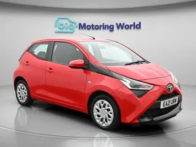 Usado Toyota Aygo X-play 71 HP (52 kW) 2021 Vermelho Citadino