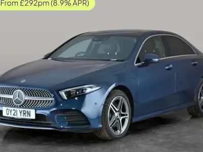 Begagnad Mercedes A250 AMG Line Premium Plus 218 HK (160 kW) 2021 Blå Sedan