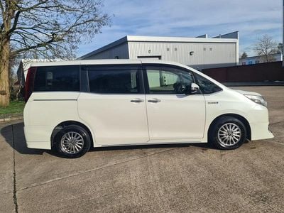 Used Toyota Noah 2015 White MPV