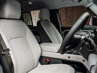 Nowe Land Rover Defender SE Dynamic 249 KM (183 kW) 2025 Szary SUV