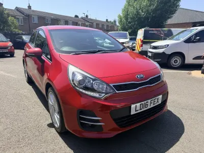 Used Kia Rio 2016 Red Hatchback