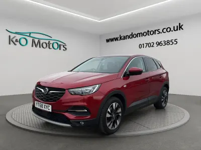 Usado Vauxhall Grandland X Sport 120 HP (88 kW) 2018 Vermelho SUV