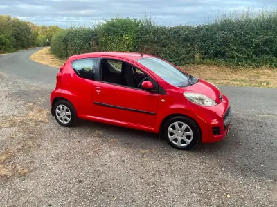 Used Peugeot 107 68 HP (50 kW) 2010 Red Hatchback