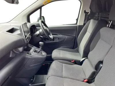 Second-hand Citroën Berlingo 99 CP (72 kW) 2023 Alb Monovolum