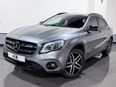 Usado Mercedes GLA180 Urban 122 HP (89 kW) 2019 Cinzento SUV
