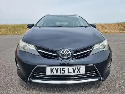 Used Toyota Auris 132 HP (97 kW) 2015 Grey Estate