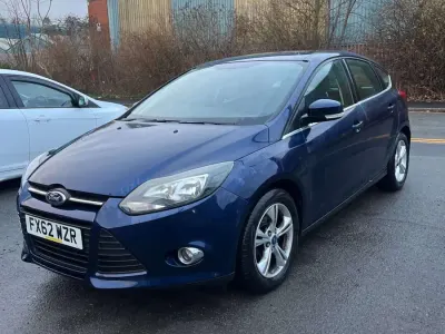 Usado Ford Focus Zetec 125 HP (91 kW) 2012 Azul Citadino