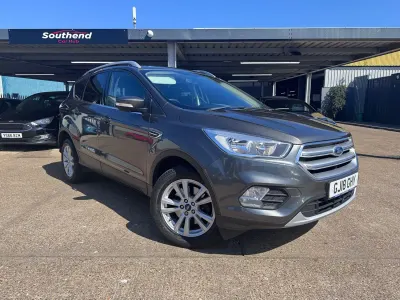 Usado Ford Kuga Zetec 120 CV (88 kW) 2018 Gris SUV