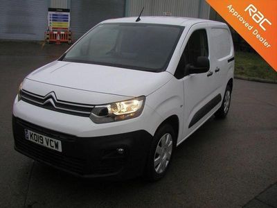 Used Citroën Berlingo 100 HP (73 kW) 2019 White MPV