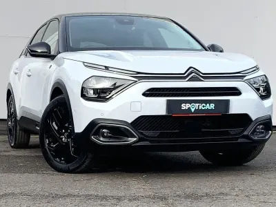 Begagnad Citroën e-C4 100 kW (136 HK) 2024 Vit Halvkombi