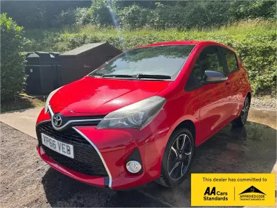 Used Toyota Yaris Design 99 HP (72 kW) 2016 Red Hatchback