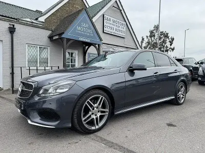 Usado Mercedes E220 AMG 2014 Cinzento Sedan