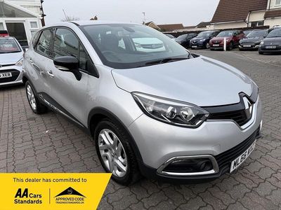 Used Renault Captur Dynamique 90 HP (66 kW) 2016 Silver SUV