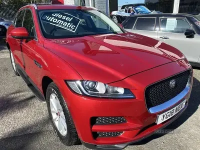 Begagnad Jaguar F-Pace Prestige 180 HK (132 kW) 2018 Röd SUV
