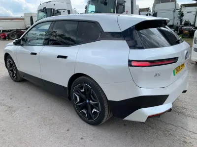Usado BMW iX M Sport 239 kW (326 CV) 2021 Blanco SUV