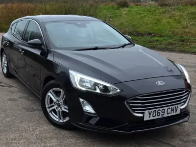 Begagnad Ford Focus Zetec 2020 Svart Halvkombi