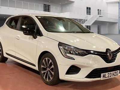 Used Renault Clio V Evolution 90 HP (66 kW) 2023 White Hatchback
