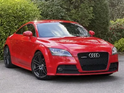 Usado Audi TT Black Edition 170 HP (125 kW) 2011 Vermelho Coupé