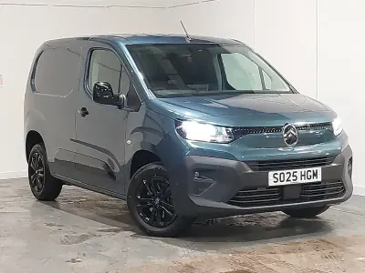 Gebraucht Citroën Berlingo 100 PS (73 kW) 2025 Blau Van / Kleinbus