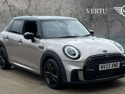 Usado Mini Cooper Sport 156 CV (114 kW) 2022 Gris Utilitario