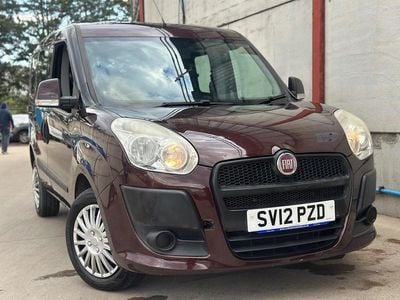 Used Fiat Doblò Active 95 HP (69 kW) 2012 Red MPV