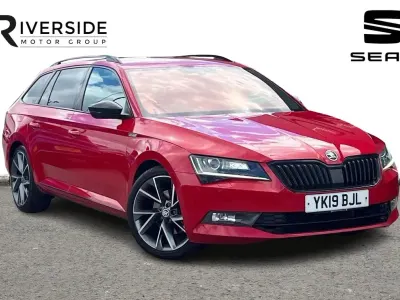 Gebraucht Skoda Superb SportlinePlus 190 PS (139 kW) 2019 Rot Kombi
