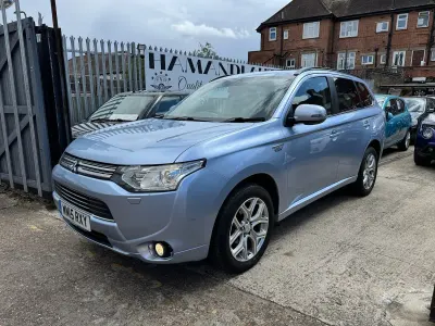 Begagnad Mitsubishi Outlander P-HEV 200 HK (147 kW) 2015 Blå Kombi