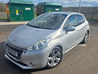 Begagnad Peugeot 208 Allure 2015 Silver Halvkombi
