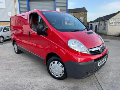 Used Vauxhall Vivaro 115 HP (84 kW) 2014 Red MPV
