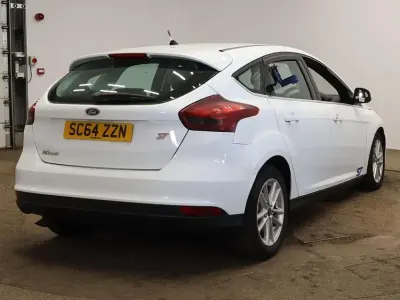 Used Ford Focus Zetec 115 HP (84 kW) 2014 White Hatchback