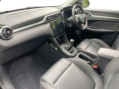 Käytetty MG ZS Exclusive 111 HP (81 kW) 2023 Musta Katumaasturi