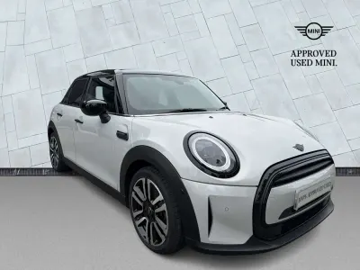 Begagnad Mini Cooper Exclusive 2022 Silver Halvkombi