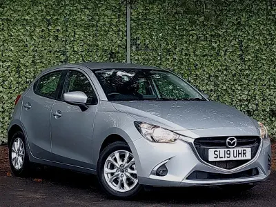 Usado Mazda 2 90 HP (66 kW) 2019 Prateado Citadino