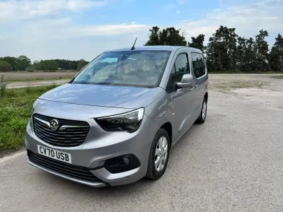 Begagnad Vauxhall Combo 2020 Grå Minibuss